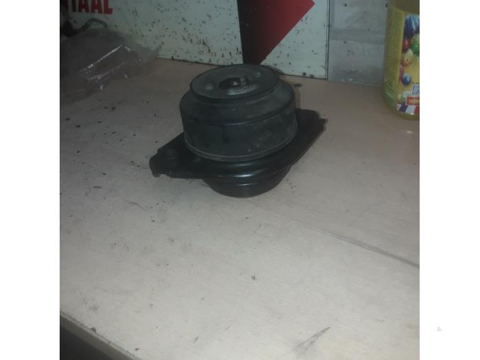 Used Engine mount Mercedes R (W251) 3.0 320 CDI 24V 4-Matic Price € 35,00 Margin scheme offered by EU Engines & Parts BV