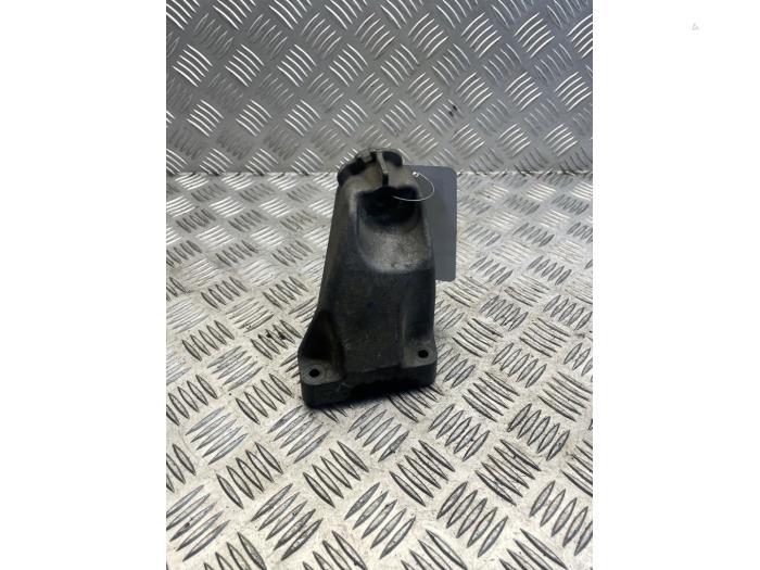 Used Engine mount Mercedes S (W221) 3.0 S-320 CDI 24V Price € 30,00 Margin scheme offered by EU Engines & Parts BV