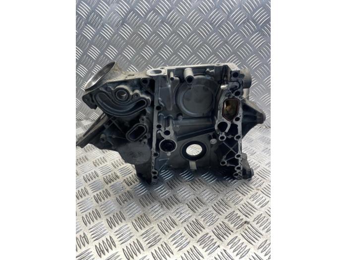 Gebrauchte Ölfiltergehäuse Mercedes Sprinter 2t (901/902) 211 CDI 16V Preis € 75,00 Margenregelung angeboten von EU Engines & Parts BV