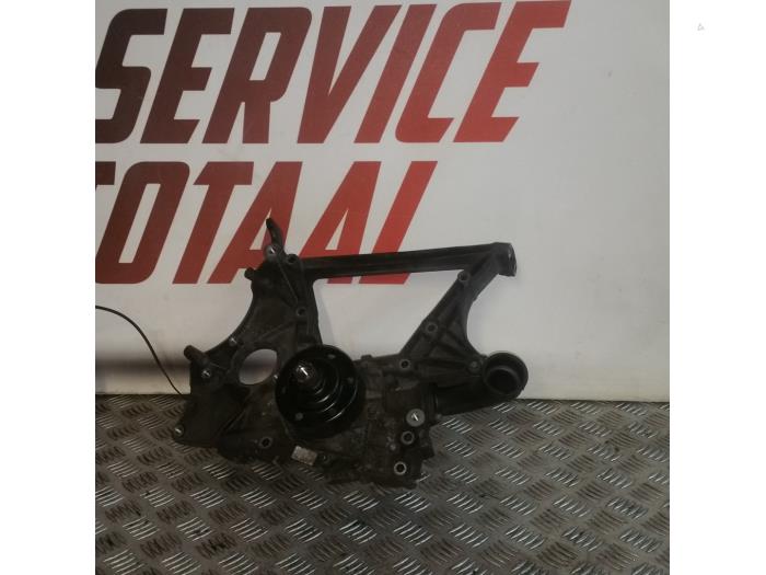 Usagé Support dynamo bas Mercedes Sprinter 3,5t (906.63) 316 CDI 16V Prix € 55,00 Règlement à la marge proposé par EU Engines & Parts BV