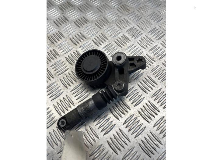 Usados Tensor correa múltiple Audi A4 (B8) 2.7 TDI V6 24V Precio € 25,00 Norma de margen ofrecido por EU Engines & Parts BV