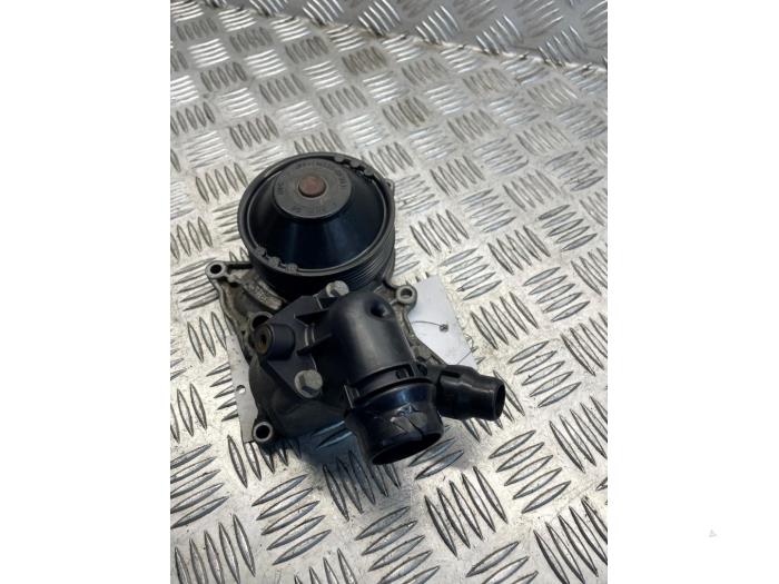 Usagé Pompe à eau BMW X3 (E83) xDrive28i 24V Prix € 50,00 Règlement à la marge proposé par EU Engines & Parts BV