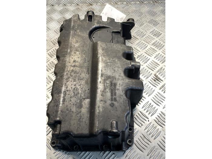 Usagé Couvercle carter Volkswagen Sharan (7N) 2.0 TDI 16V 4Motion Prix € 50,00 Règlement à la marge proposé par EU Engines & Parts BV
