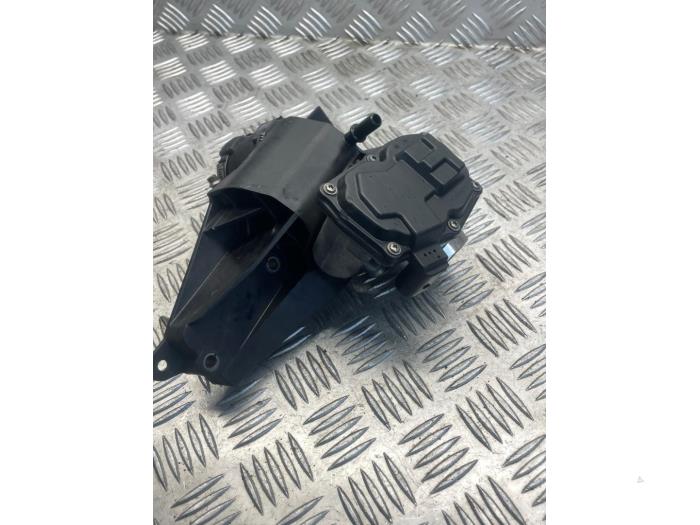 Usagé Boîtier accélérateur Ford Fiesta 7 1.0 EcoBoost 12V 100 Prix € 60,00 Règlement à la marge proposé par EU Engines & Parts BV