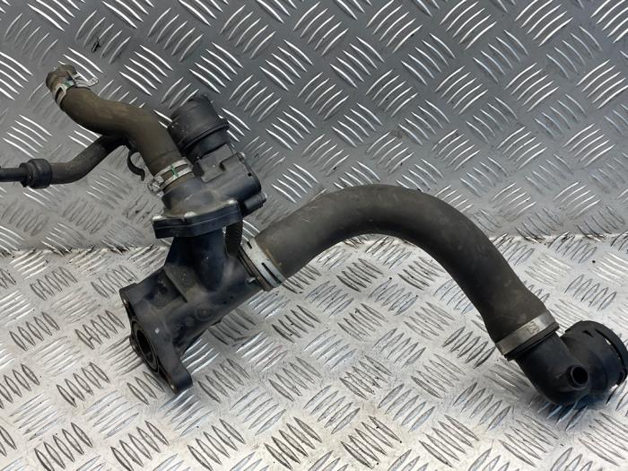 Usagé Boîtier thermostat Mercedes Vito (447.6) 1.6 111 CDI 16V Prix € 55,00 Règlement à la marge proposé par EU Engines & Parts BV