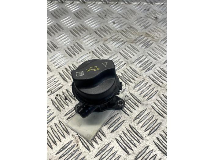 Gebrauchte Öl Füllrohr Mercedes B (W246/W242) 1.6 B-160 BlueEFFICIENCY Turbo 16V Preis € 15,00 Margenregelung angeboten von EU Engines & Parts BV
