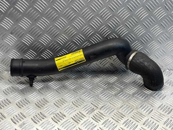 Gebrauchte Intercooler Schlauch Mercedes C (W202) 2.2 C-200 CDI 16V Preis € 20,00 Margenregelung angeboten von EU Engines & Parts BV