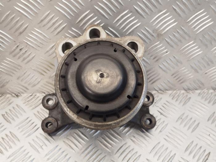 Usagé Support moteur Ford Transit Custom 2.2 TDCi 16V FWD Prix € 40,00 Règlement à la marge proposé par EU Engines & Parts BV