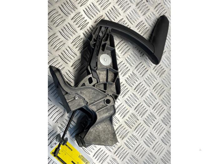 Używane Dzwignia hamulca postojowego Audi A3 (8P1) 1.9 TDI Cena € 20,00 Procedura marży oferowane przez EU Engines & Parts BV