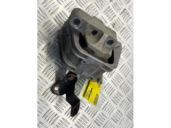 Gebrauchte Motorlager Volkswagen Passat (3C2) 2.0 TDI 140 Preis € 25,00 Margenregelung angeboten von EU Engines & Parts BV