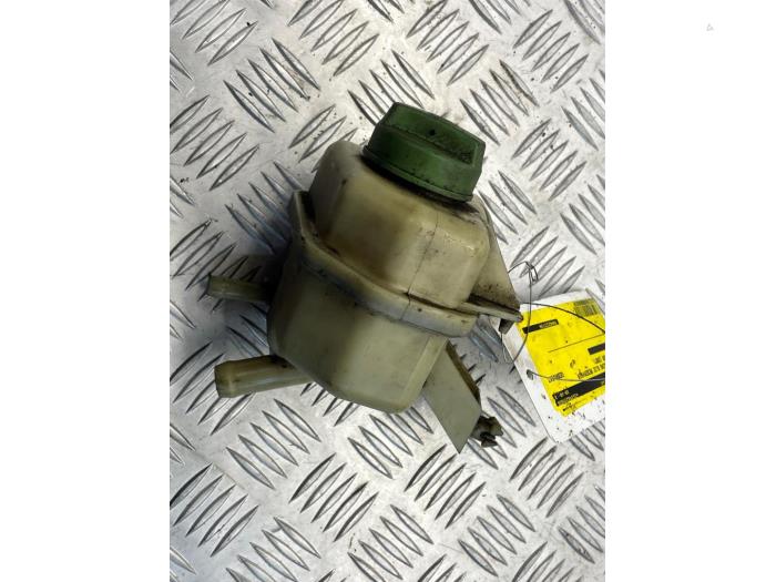 Begagnade Styrservotank Volkswagen Multivan T5 (7E/7HC/7HF/7HM) 2.5 TDi 4Motion Pris € 15,00 Marginaltabell erbjuds av EU Engines & Parts BV