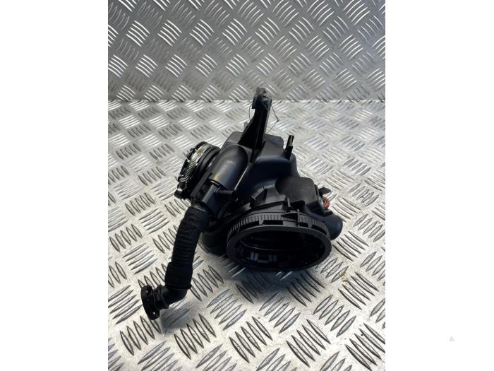 Gebrauchte Turbo Rohr Mercedes E (W213) E-220d 2.0 Turbo 16V Preis € 45,00 Margenregelung angeboten von EU Engines & Parts BV