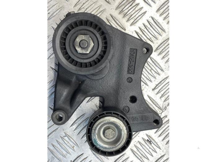 Usados Tensor correa múltiple Mercedes Sprinter 3,5t (906.63) 313 CDI 16V Precio € 30,00 Norma de margen ofrecido por EU Engines & Parts BV