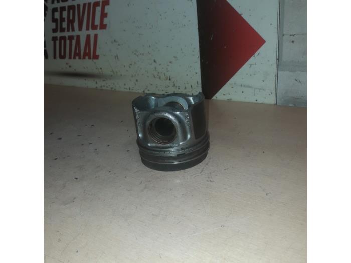 Usados Pistón Ford Transit Custom 2.0 TDCi 16V Eco Blue 105 Precio € 50,00 Norma de margen ofrecido por EU Engines & Parts BV