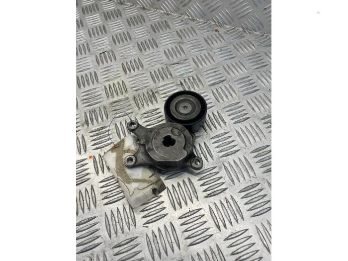Usados Tensor correa múltiple Mercedes B (W246/W242) 2.0 B-200 NGD 16V Precio € 25,00 Norma de margen ofrecido por EU Engines & Parts BV