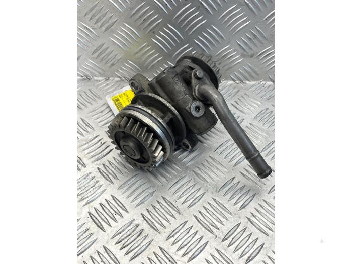 Usagé Pompe de direction Volkswagen Multivan T5 (7E/7HC/7HF/7HM) 2.5 Tdi Prix € 85,00 Règlement à la marge proposé par EU Engines & Parts BV