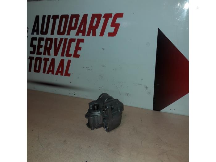 Begagnade Oljepump Audi A4 (B7) 2.0 TDI 16V Pris € 50,00 Marginaltabell erbjuds av EU Engines & Parts BV