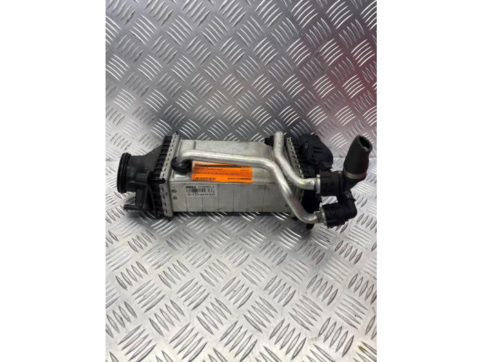 Usados Intercooler Mercedes C (W205) C-180 1.6 16V Precio € 60,00 Norma de margen ofrecido por EU Engines & Parts BV