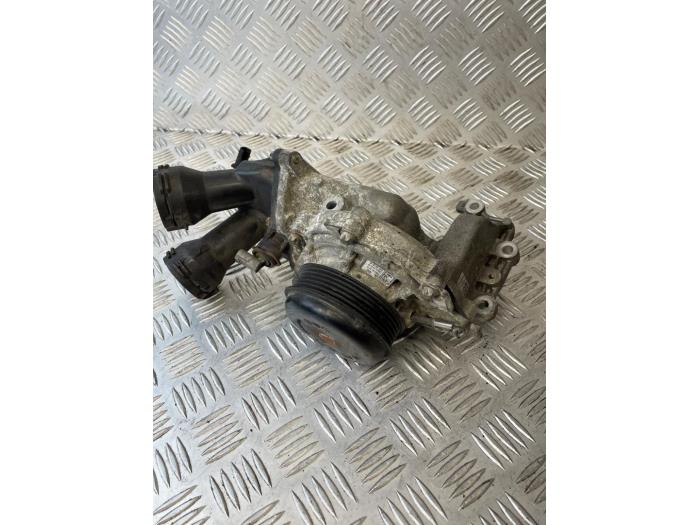 Używane Pompa wodna Mercedes C (W205) C-220d 2.0 Turbo 16V 4-Matic Cena € 35,00 Procedura marży oferowane przez EU Engines & Parts BV