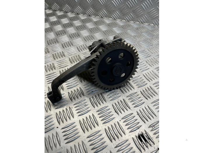 Używane Pompa oleju Volkswagen Transporter/Caravelle T5 2.5 TDi 4Motion Cena € 50,00 Procedura marży oferowane przez EU Engines & Parts BV