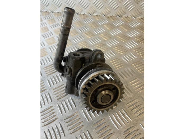 Usagé Pompe de direction Volkswagen Transporter T5 2.5 TDi Prix € 50,00 Règlement à la marge proposé par EU Engines & Parts BV