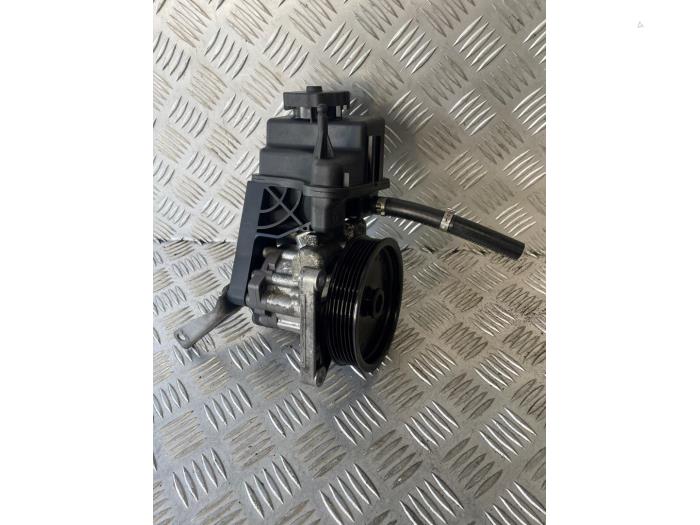 Usagé Pompe direction assistée Mercedes E (W212) E-250 CDI 16V BlueEfficiency Prix € 100,00 Règlement à la marge proposé par EU Engines & Parts BV