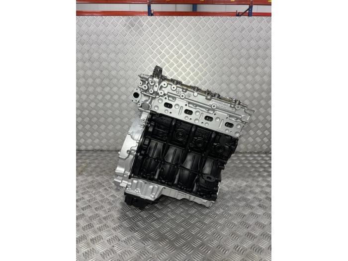 Motor van een Mercedes-Benz C (W205) 2.2 C-220 CDI 16V BlueTEC 2013