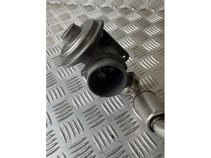 Gebrauchte AGR Ventil BMW 3 serie (E46/4) 330d 24V Preis € 50,00 Margenregelung angeboten von EU Engines & Parts BV