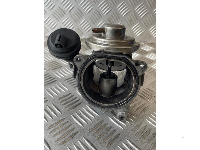 Gebrauchte AGR Ventil Volkswagen Transporter Preis € 50,00 Margenregelung angeboten von EU Engines & Parts BV
