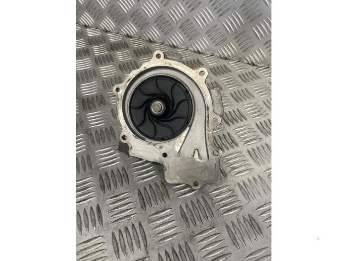 Usagé Pompe à eau Mercedes Sprinter 3,5t (906.63) 313 CDI 16V Prix € 35,00 Règlement à la marge proposé par EU Engines & Parts BV