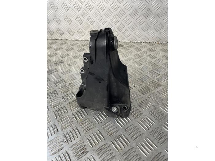 Used Engine mount Mercedes E (C238) E-200 EQ Boost 2.0 Turbo 16V Price € 50,00 Margin scheme offered by EU Engines & Parts BV