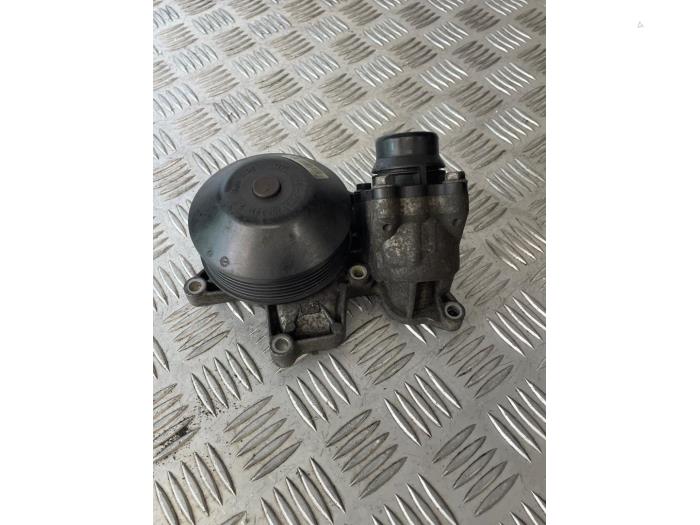 Używane Pompa wodna BMW 1 serie (E87/87N) 118d 16V Cena € 45,00 Procedura marży oferowane przez EU Engines & Parts BV