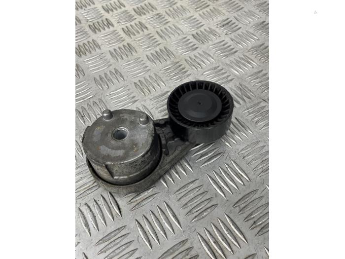Usados Rodillo tensor correa múltiple Landrover Range Rover Sport (LW) 3.0 TDV6 Precio € 25,00 Norma de margen ofrecido por EU Engines & Parts BV