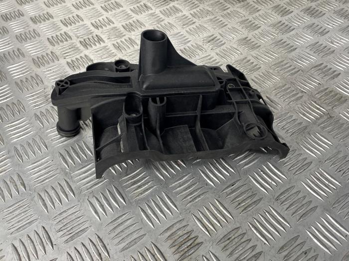 Gebrauchte Öl Ansaugrohr Mercedes C (W205) C-200d 2.2 16V Preis € 20,00 Margenregelung angeboten von EU Engines & Parts BV