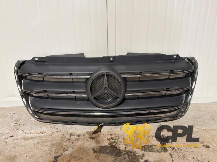 Używane Grill Mercedes Sprinter Cena € 200,00 Procedura marży oferowane przez CPL Engines