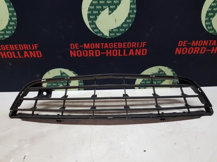 Begagnade Grill Opel Corsa Pris € 20,00 Marginaltabell erbjuds av Auto Demontage Vijfhuizen