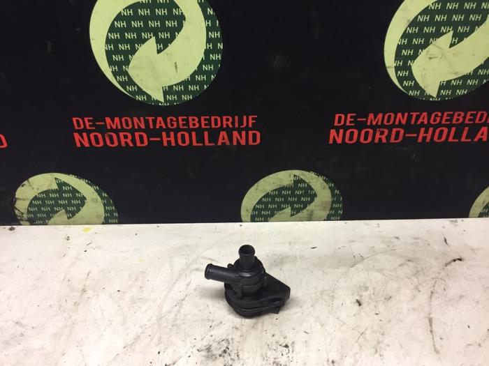 Begagnade Extra vattenpump Volkswagen Golf Pris € 30,00 Marginaltabell erbjuds av Auto Demontage Vijfhuizen
