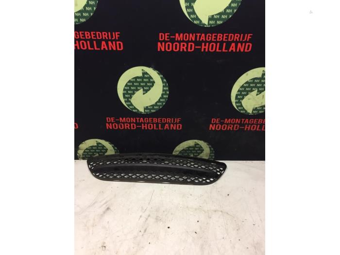 Begagnade Grill BMW 3-Serie Pris € 15,00 Marginaltabell erbjuds av Auto Demontage Vijfhuizen