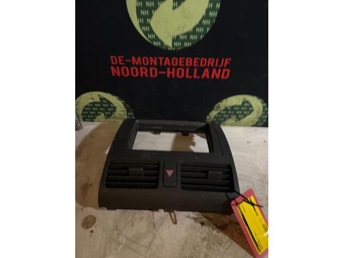 Usados Salpicadero Suzuki Swift Precio € 15,00 Norma de margen ofrecido por Auto Demontage Vijfhuizen