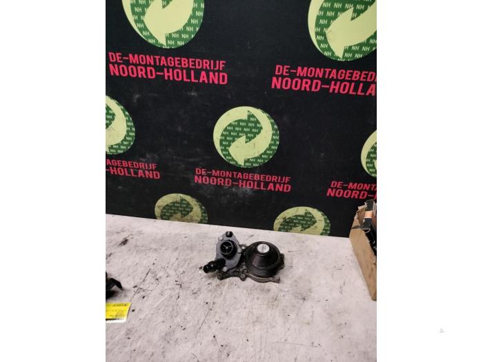 Begagnade Vattenpump BMW 3-Serie Pris € 50,00 Marginaltabell erbjuds av Auto Demontage Vijfhuizen