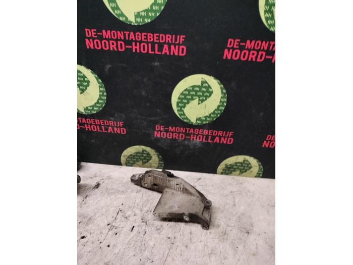 Used Engine mount Opel Movano Price € 30,00 Margin scheme offered by Auto Demontage Vijfhuizen