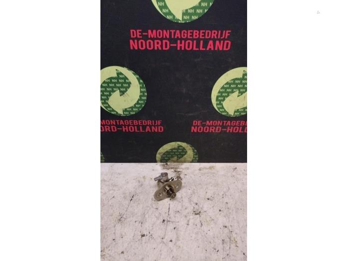 Begagnade Högtryckspump Mini Mini Pris € 150,00 Marginaltabell erbjuds av Auto Demontage Vijfhuizen