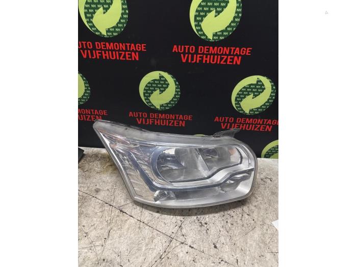 Używane Reflektor prawy Ford Transit Cena € 180,00 Procedura marży oferowane przez Auto Demontage Vijfhuizen