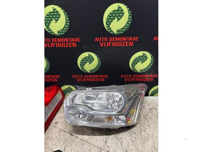 Używane Reflektor lewy Ford Transit Cena € 150,00 Procedura marży oferowane przez Auto Demontage Vijfhuizen