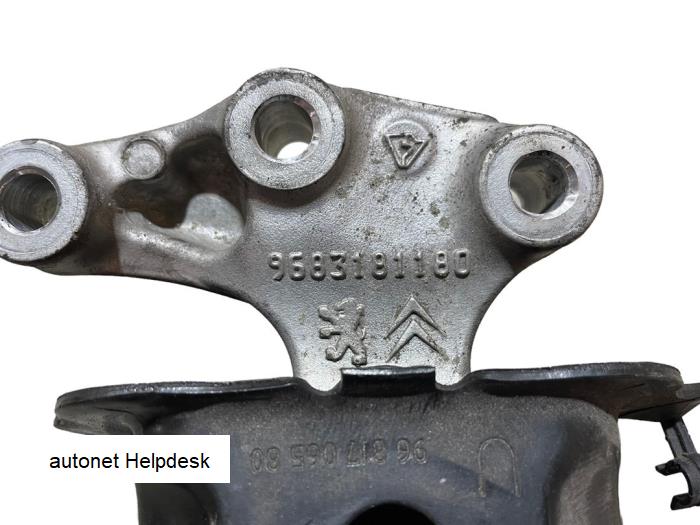 Engine mount from a Citroën C3 (SC) 1.6 HDi 92 2013