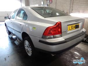 Volvo S60 I 2.0 T 20V Vehículo de desguace (2004, Plateado)