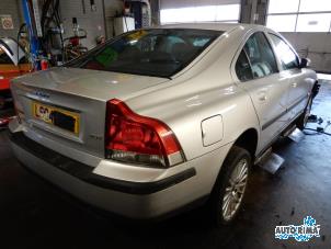 Volvo S60 I 2.0 T 20V Vehículo de desguace (2004, Plateado)