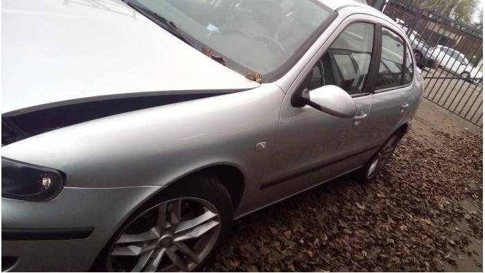 Seat Toledo 2.3 V5 Sport Samochód złomowany (2004, Szary)