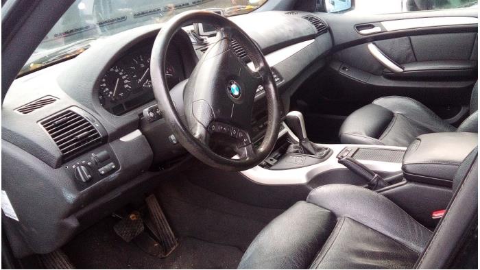 BMW X5 4.4 V8 32V Samochód złomowany (2002, Czarny)