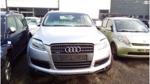 Audi Q7 3.0 TDI V6 24V Épave (2006, Gris argenté)